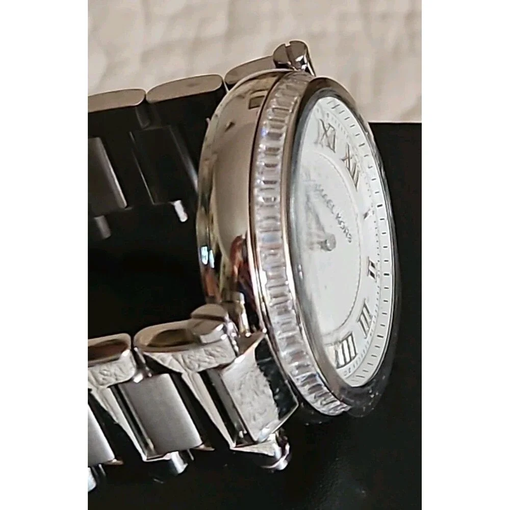 NEW Michael Kors Skylar SilverTone Roman Numeral Dial Stainless Steel Watch - Picture 5 of 10